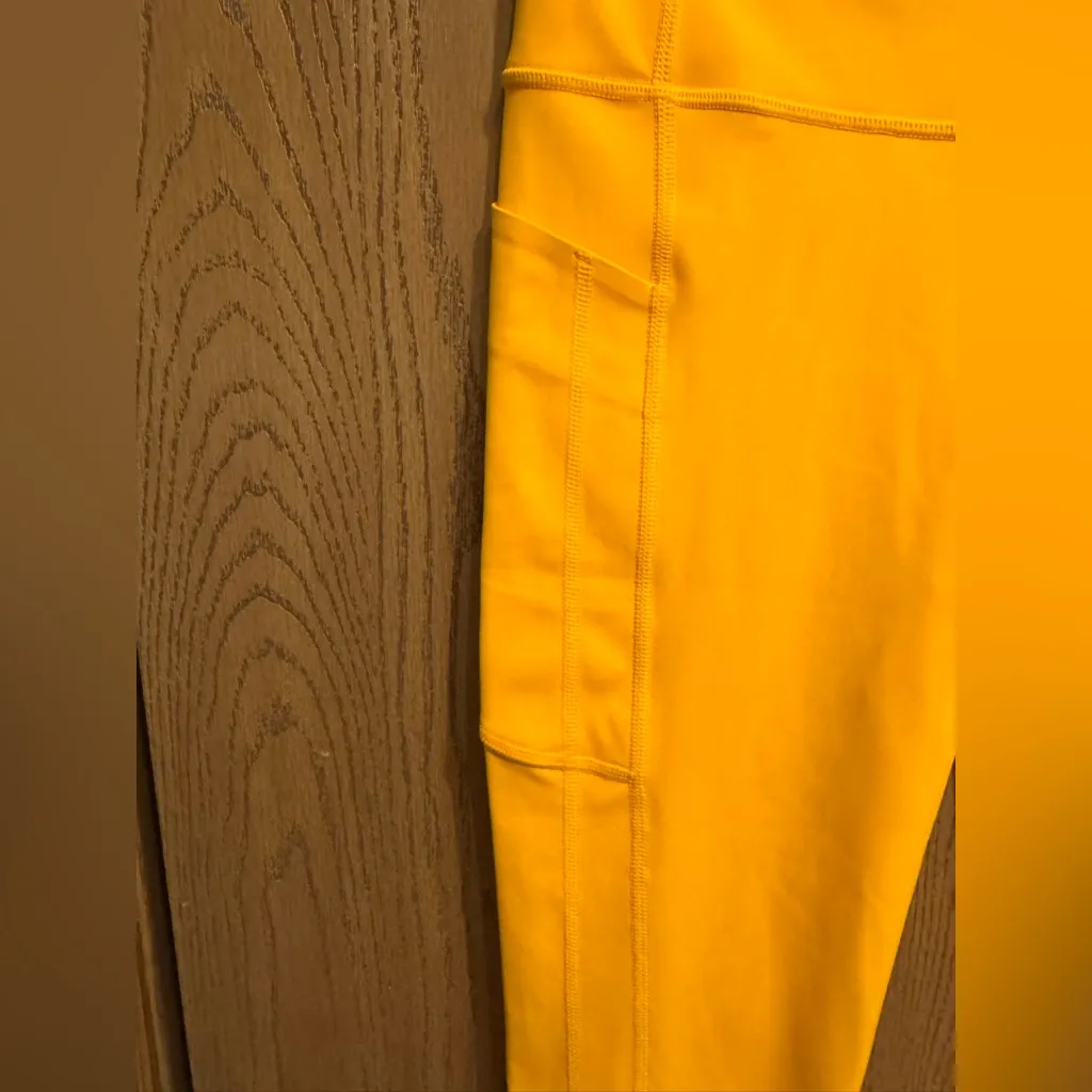 Athleta Ultimate Stash 11 Capri , Women's Size Medium, Yellow NWT - Image 3