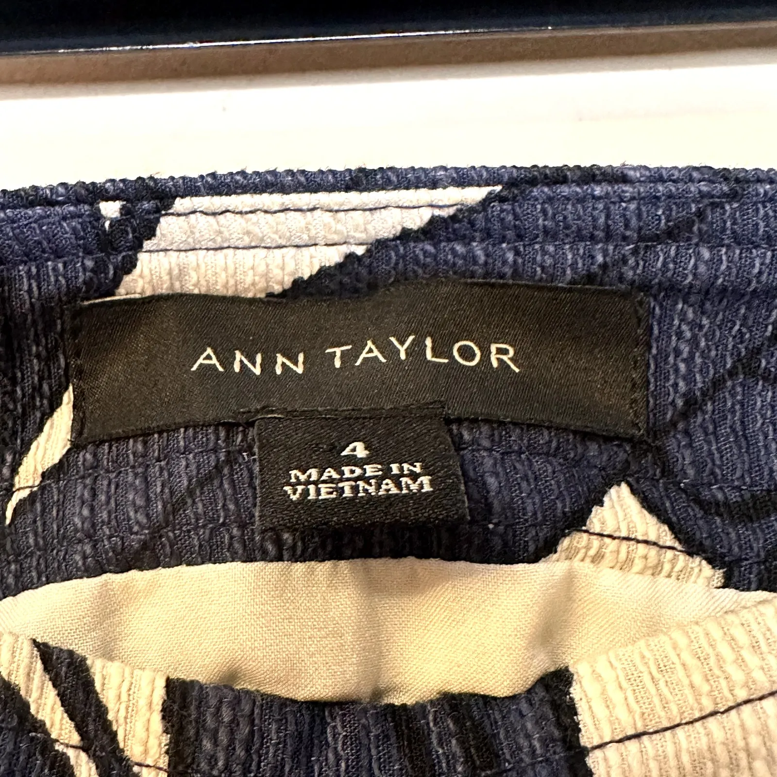 Ann Taylor Foral A-line Mini Skirt Navy Size 4 Corpcore Professional Preppy - Image 3