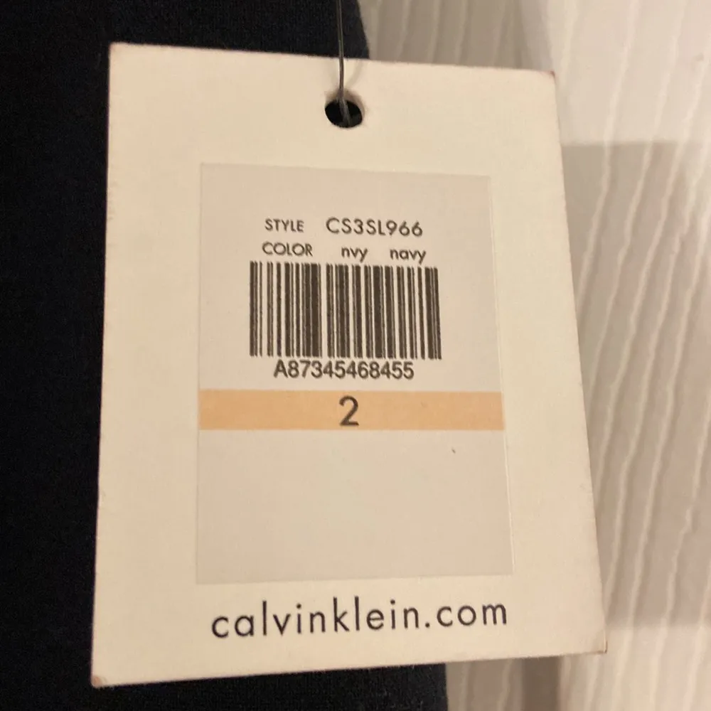 CALVIN KLEIN SKIRT SIZE 2 BRAND NEW COLOR BLCK BACK ZIPPER LENGTH 22” WAIST 28” - Image 2