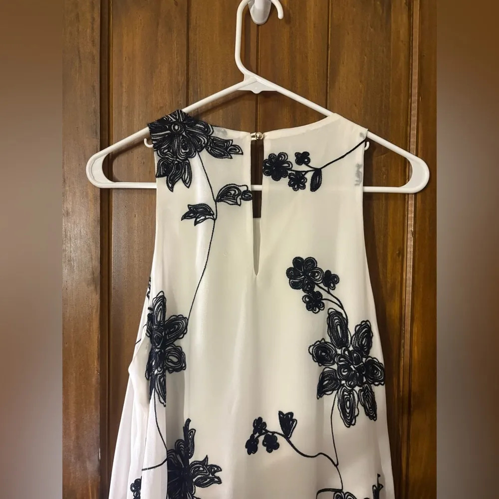 Floral Sleeveless Dress - White and Black - Image 3
