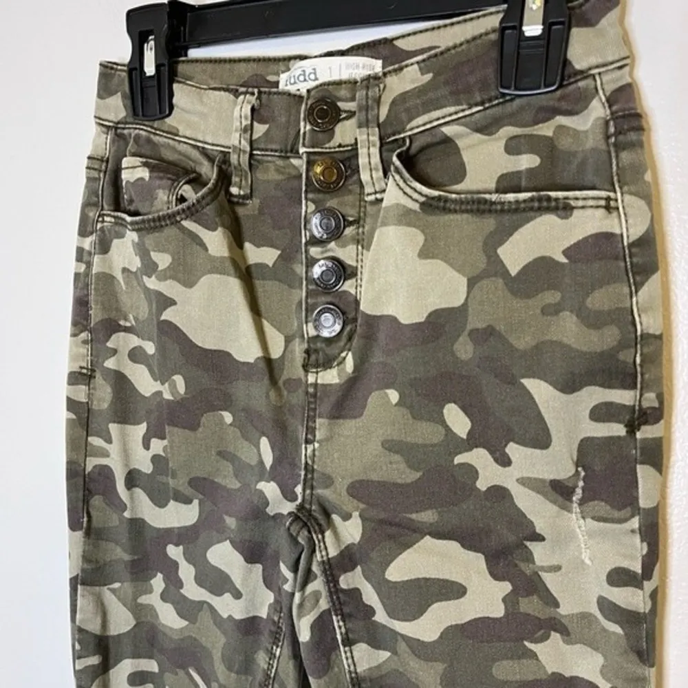 Camo Print High Rise Distressed Skinny Jegging Size 1 - Image 4