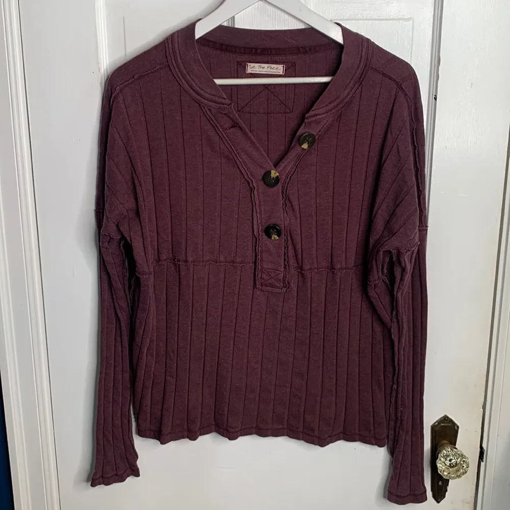 We the Free Free People In The Mix Henley Top in Magic Berry W-295 Sz M - Image 4