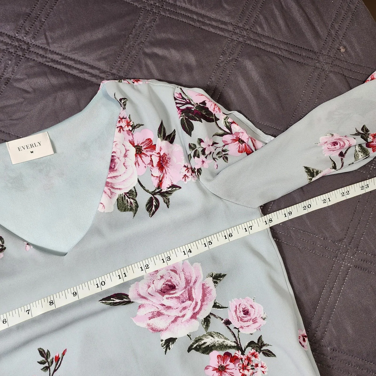 Everly Light Blue Floral Long Sleeve Sheath Dress V-Neck Sz Small Chic Coquette - Image 5