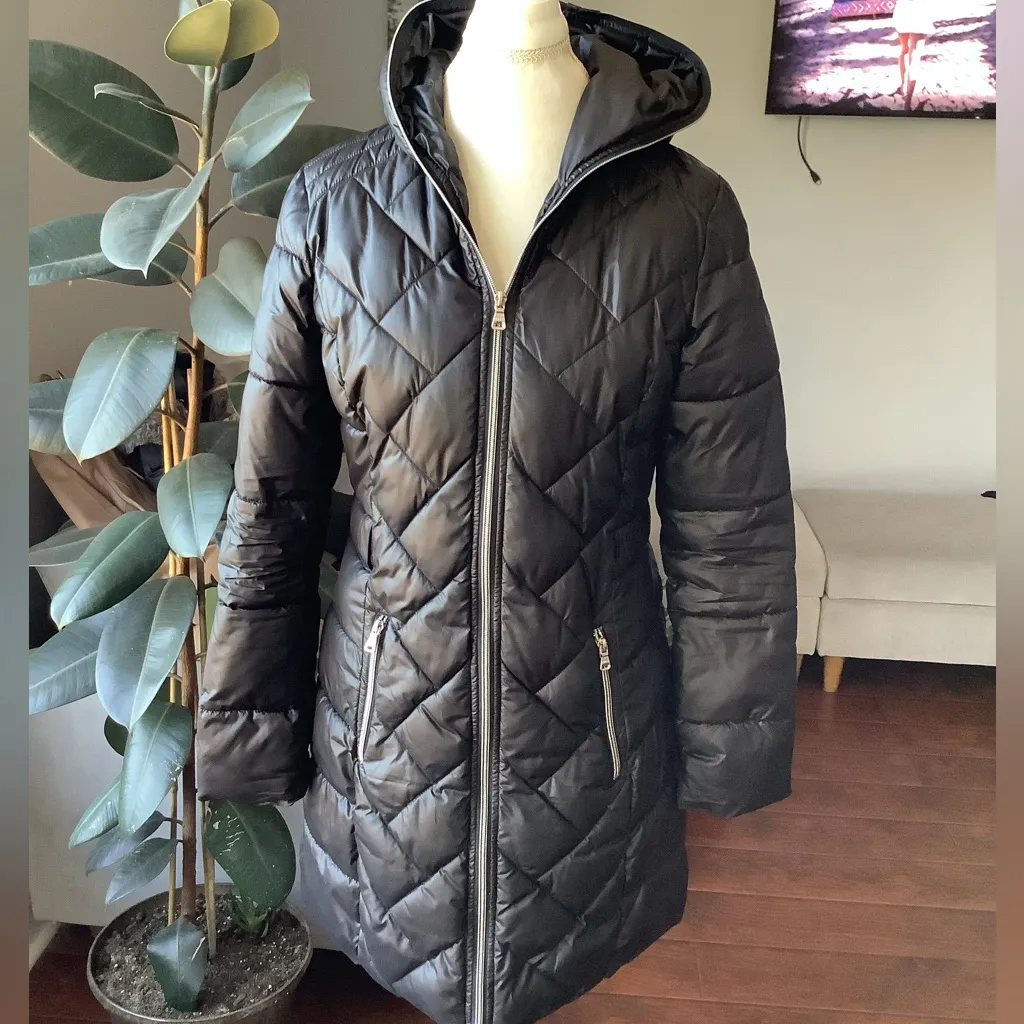 GUESS nylon puffer coat🖤🤍 GUC - Image 5