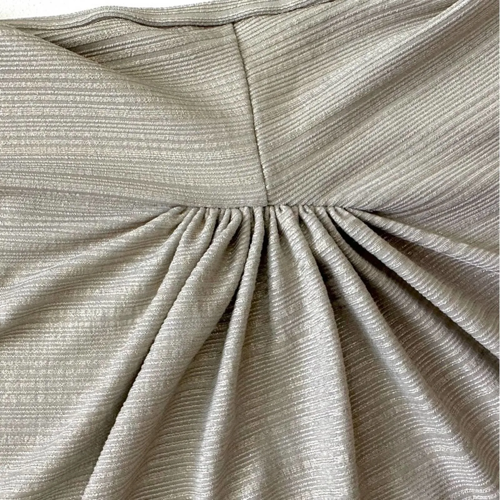 Tahari Blouse Top Taupe Green Gold Sleeveless Ruched Side Asymmetric Dressy XS - Image 9