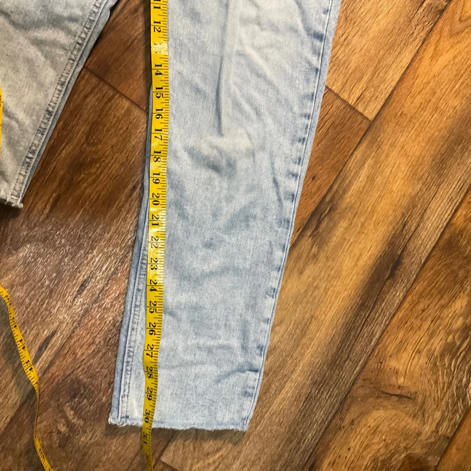 Old Navy Mom‎ Jean Size 2 Light Wash Raw Hem Womens Denim Jeans - Image 5