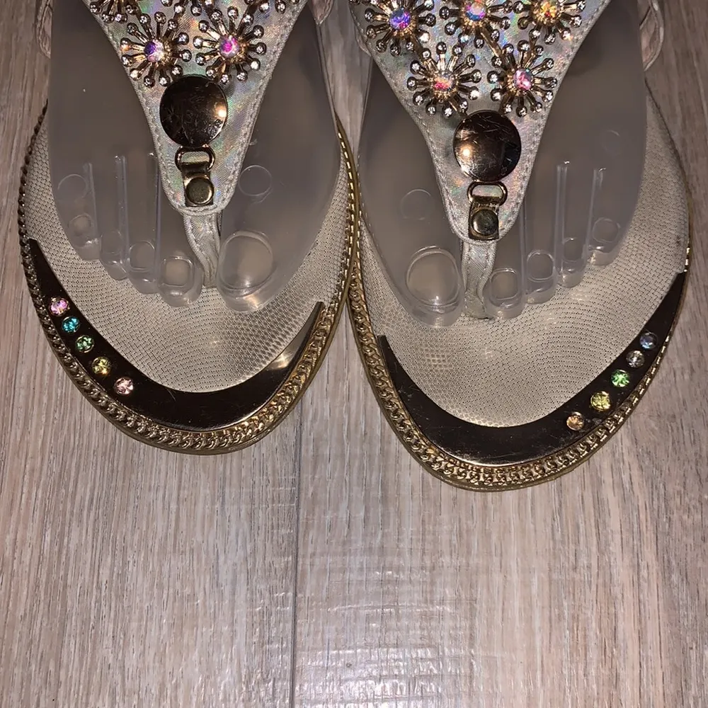 D Johns gold jeweled sequined bling flip flops Size 6.5 - Image 3
