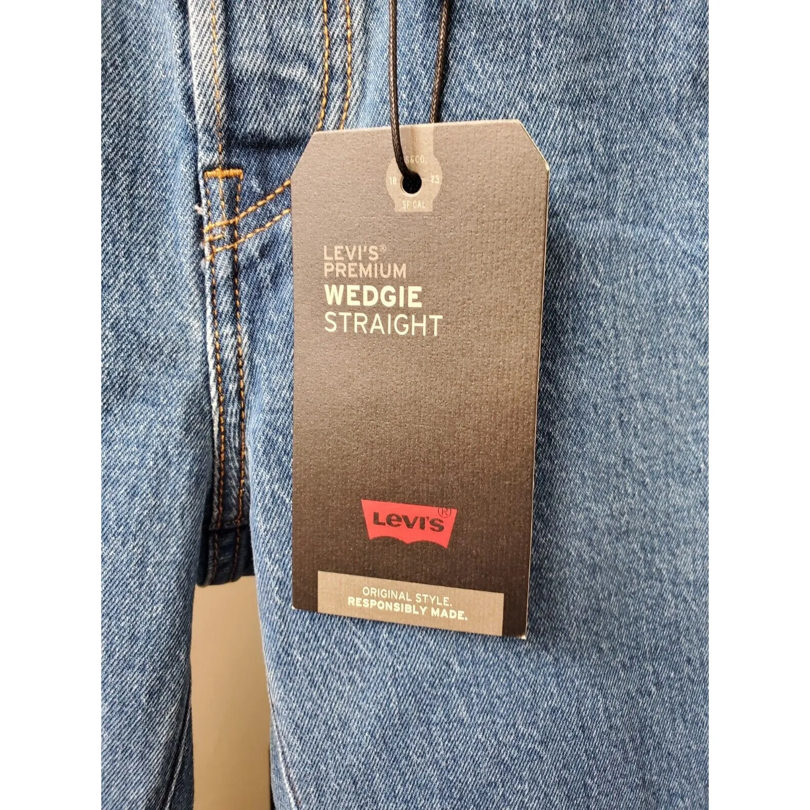 Levi's Women's Blue Denim Cotton Wedgie Straight High Rise Jeans Pant Size 26 - Image 4