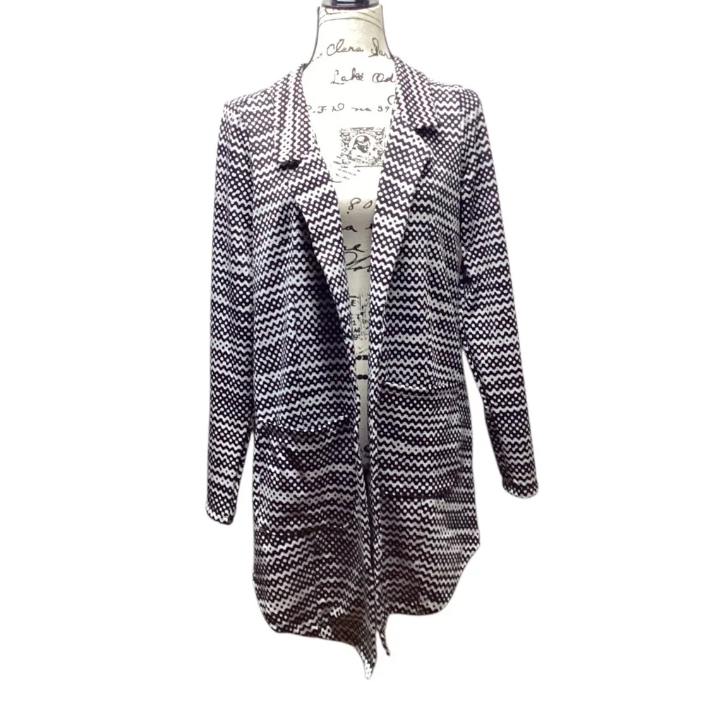 LulaRoe Black and White Patterned Open Front Cardigan. Size Medium - Image 3