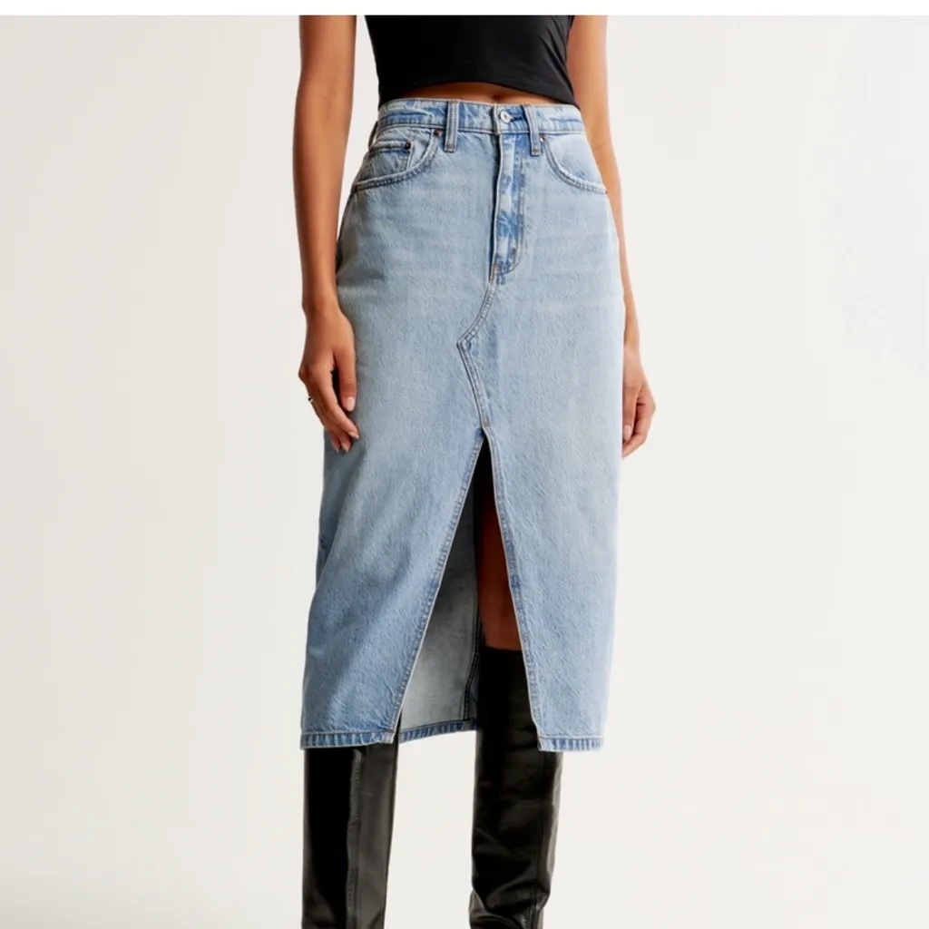 Abercrombie & Fitch Denim Midi Skirt, size 2 Petite - Image 3