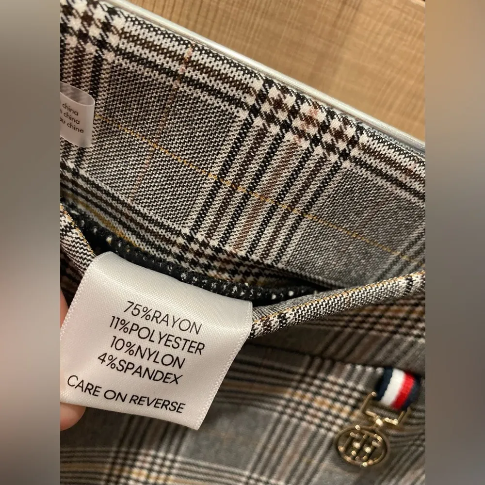 NWT  Stretch Slim Fit Tapered Leg Ankle Length Plaid Printed Pants - Image 10