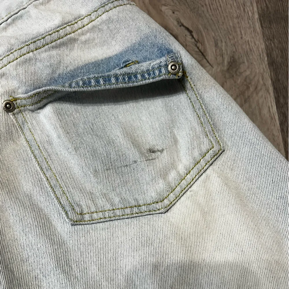 English Factory Destroyed Mom Jeans High Waist Size 26 - Image 4