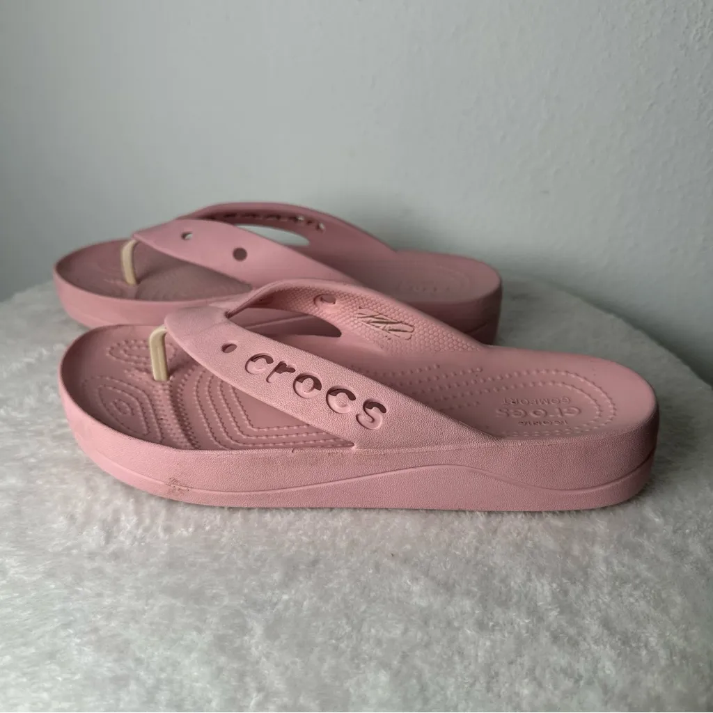 CROCS Women's Baya Platform Flip-Flop Light Pink Sandals - Image 3