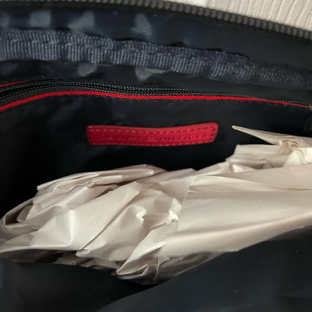 Handbag Bundle Lot Tommy Hilfiger Nine West 3 Bags 2 Wallets - Image 5