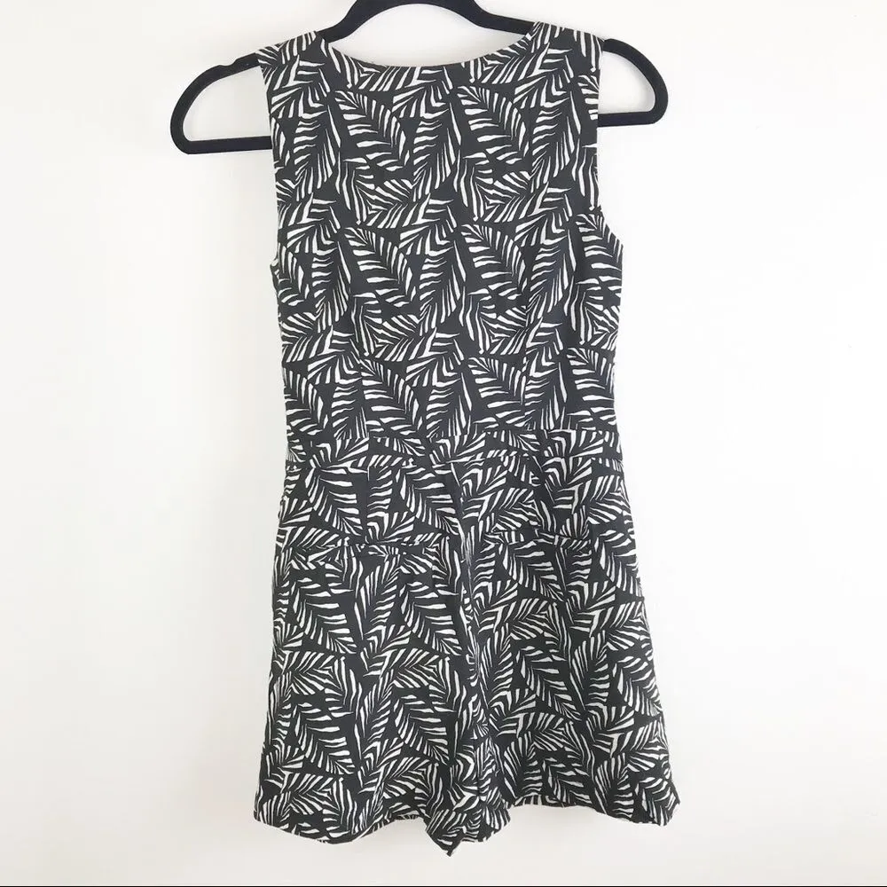 Loft‎ palm leaf black & white romper - Image 5