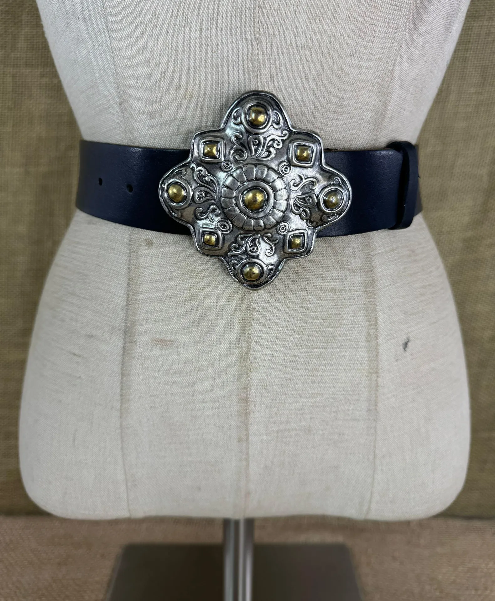 Womens Italian Designer Leather Belt XLrg - Image 2