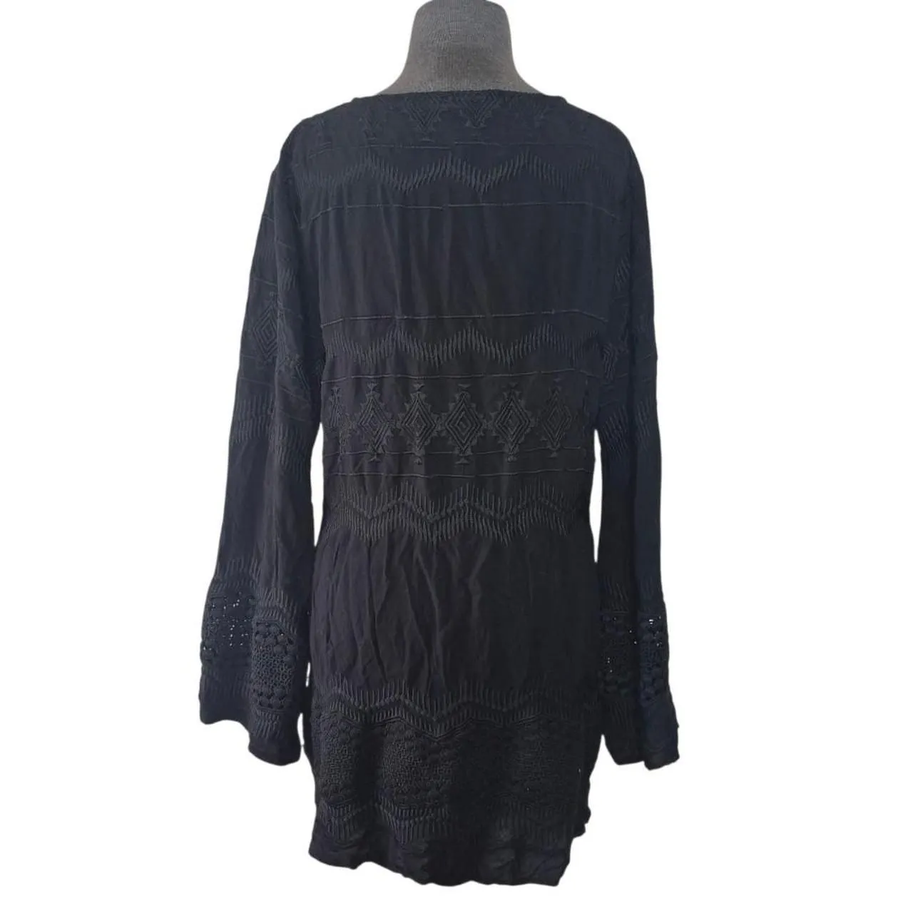 La Blanca Black Long Bell Sleeve Lace Knit Tunic Top Witchy Goth Boho Size Large - Image 2