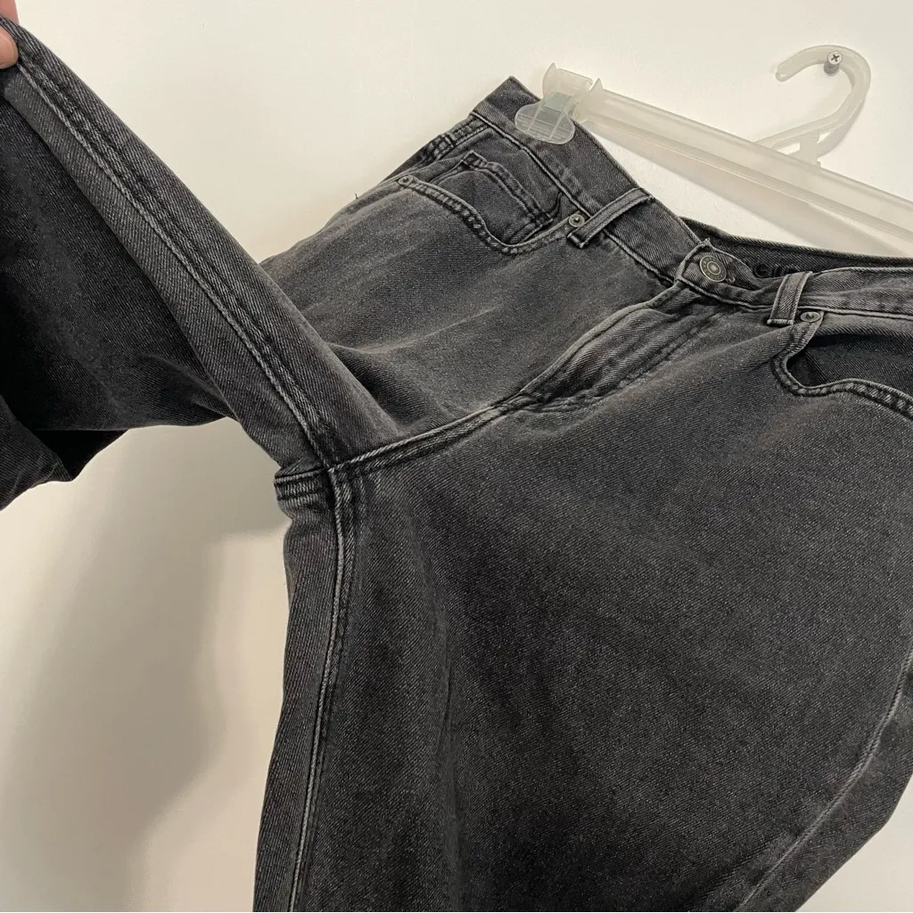 AMERICAN EAGLE AE Mom Jean Black Wash High Waisted High Rise Cropped Crop Ankle - Image 9