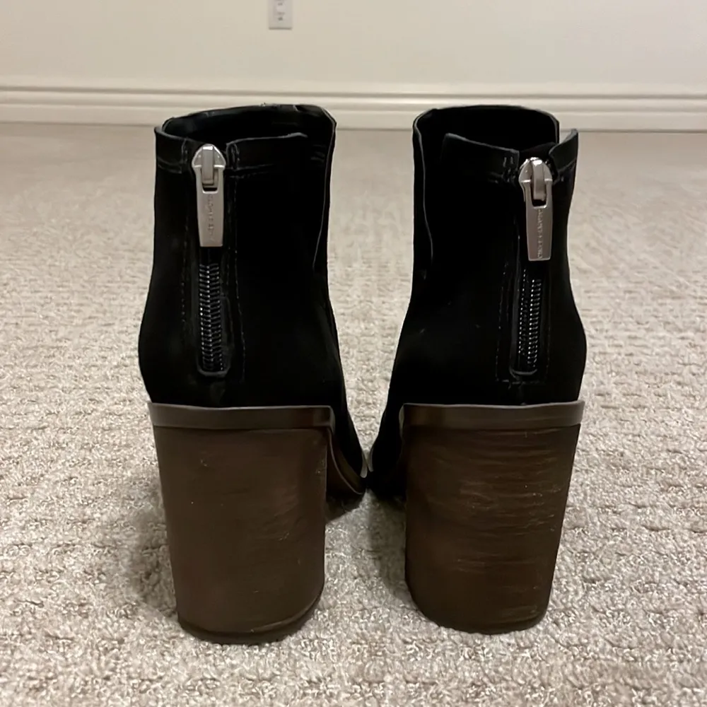 NWOT- Vince Camuto Black Welland Leather Pointed Toe Heeled Booties - Image 4