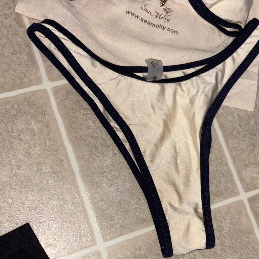 Stylish Cream and Black Bikini Set - Image 8