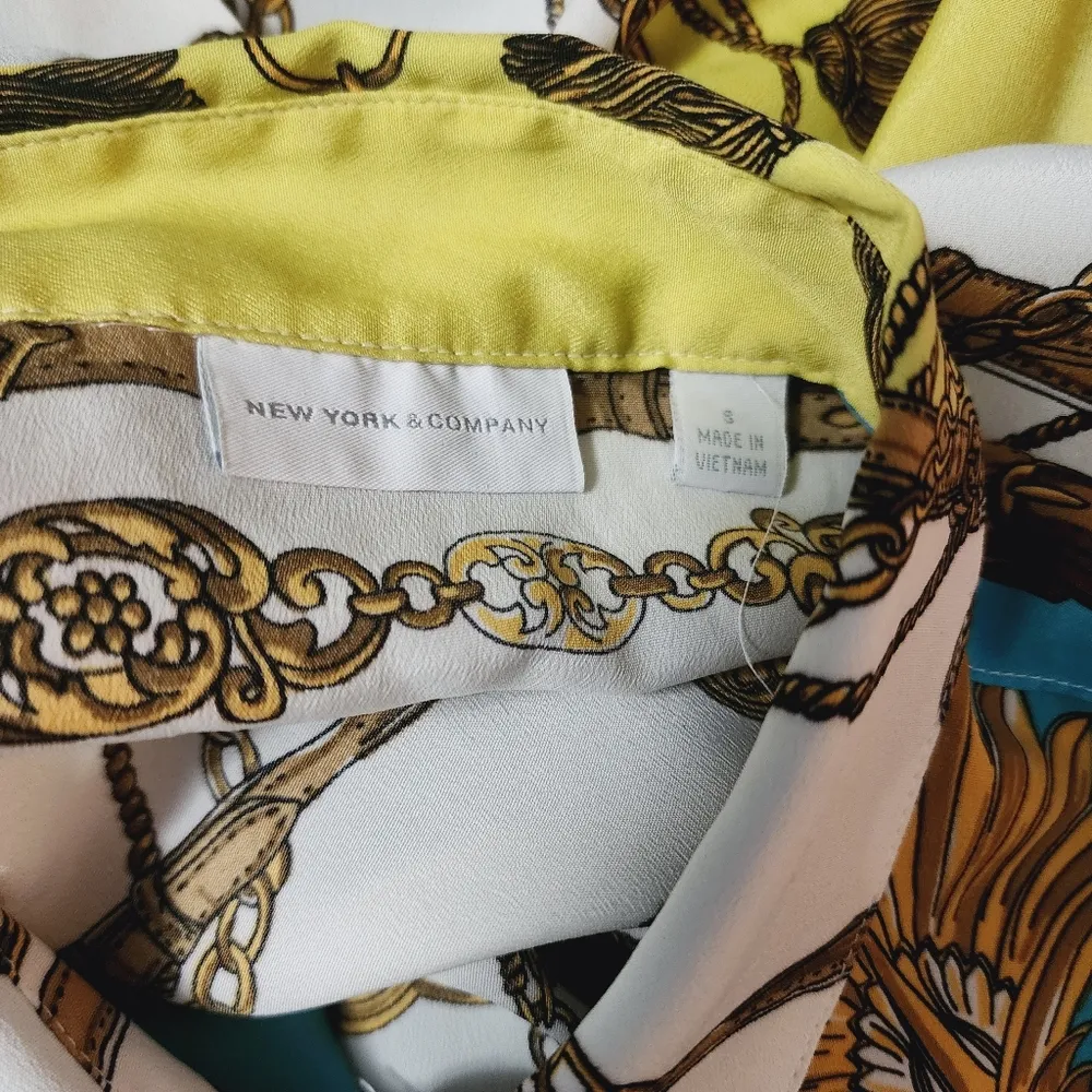 NY&CO Turquoise Baroque ¾ Sleeve Button Down Size Small - Image 5