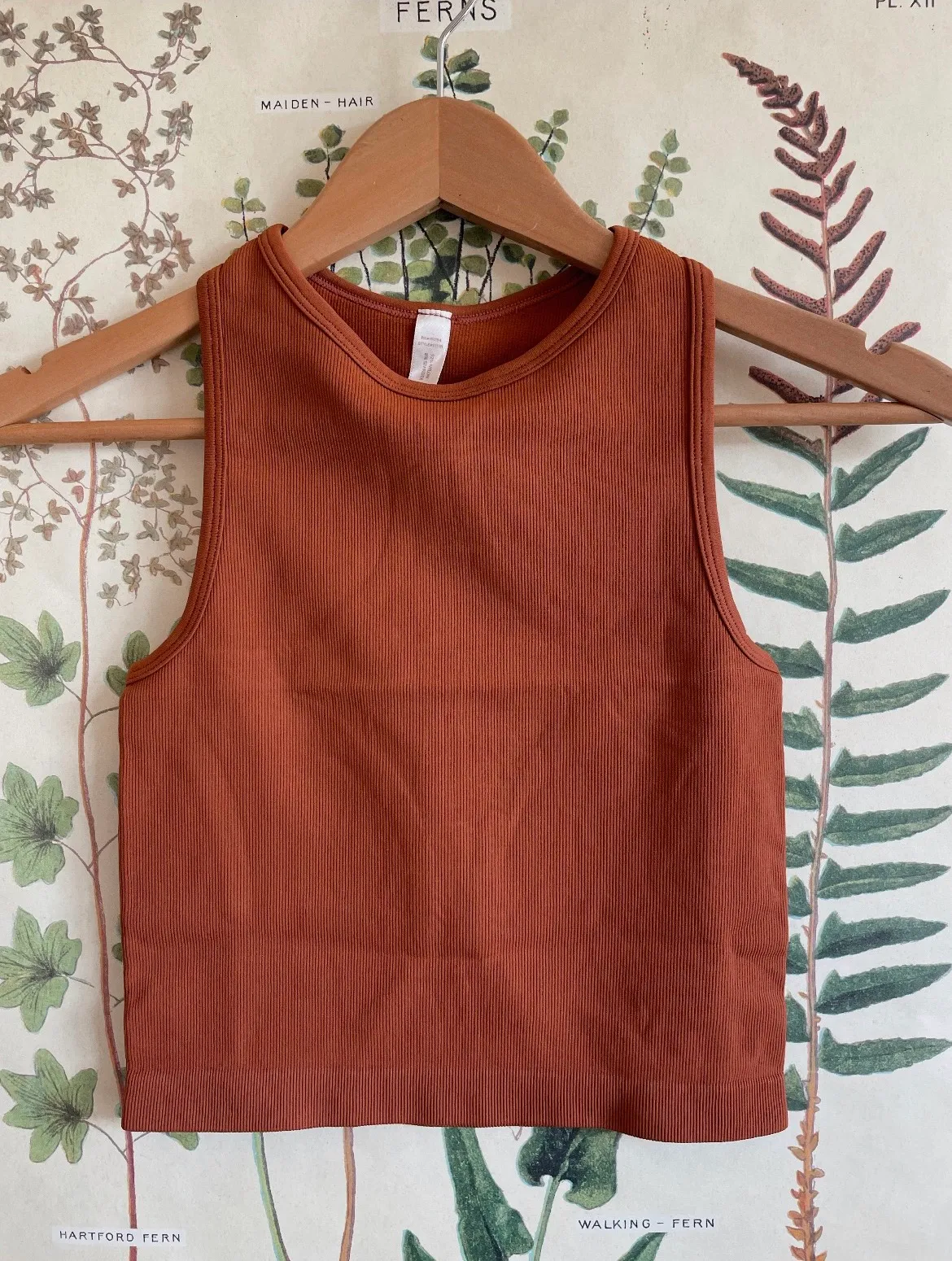 NWT Seamless boutique Tank Red - Image 2