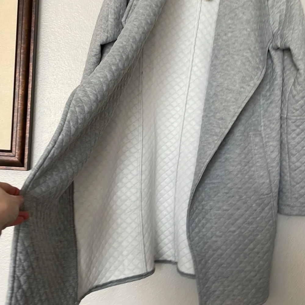 NWT Hem & Thread Quilted Gray Wrap Front Jacket/Sweater Pockets Size Medium - Image 6