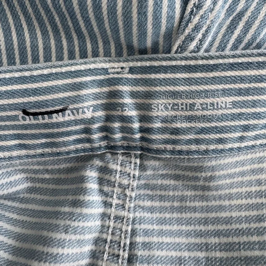 Old Navy Blue and White Higher High-Rise Sky-Hi A-Line Jean Shorts Size 32 - Image 4