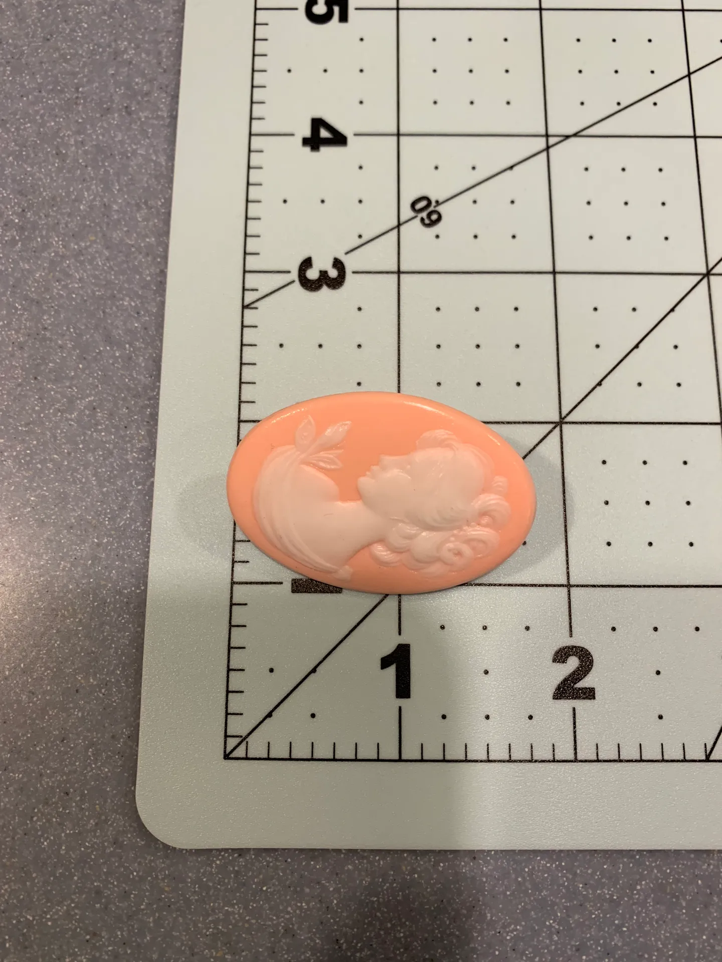 Lightweight Plastic Pink & White Cameo Brooch Pin - Image 5