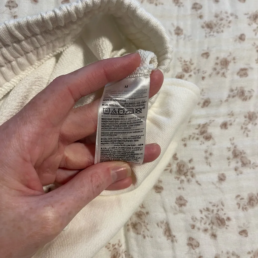 Old Navy White Women's Sweat Shorts - Image 5