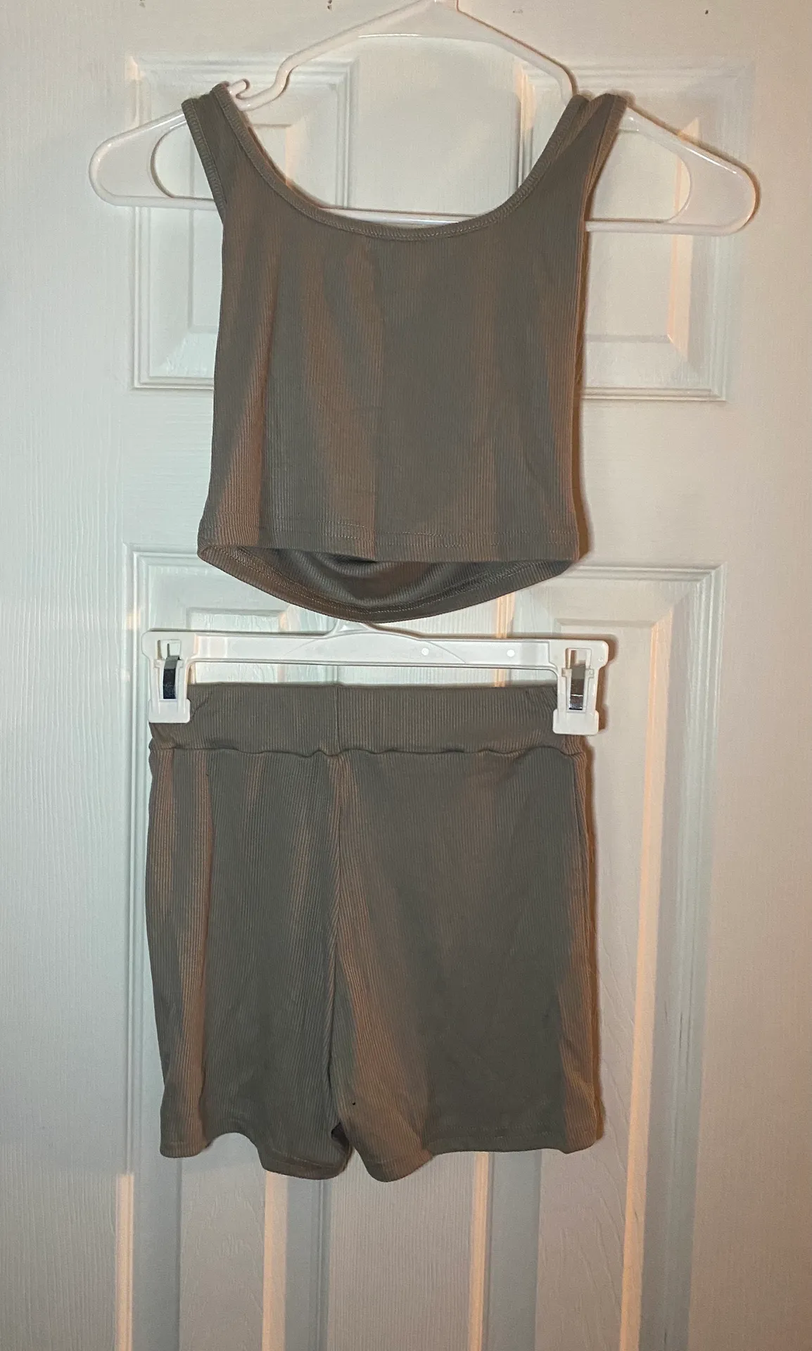 Blush Mark Grey Biker Shorts And Crop Top - Image 3