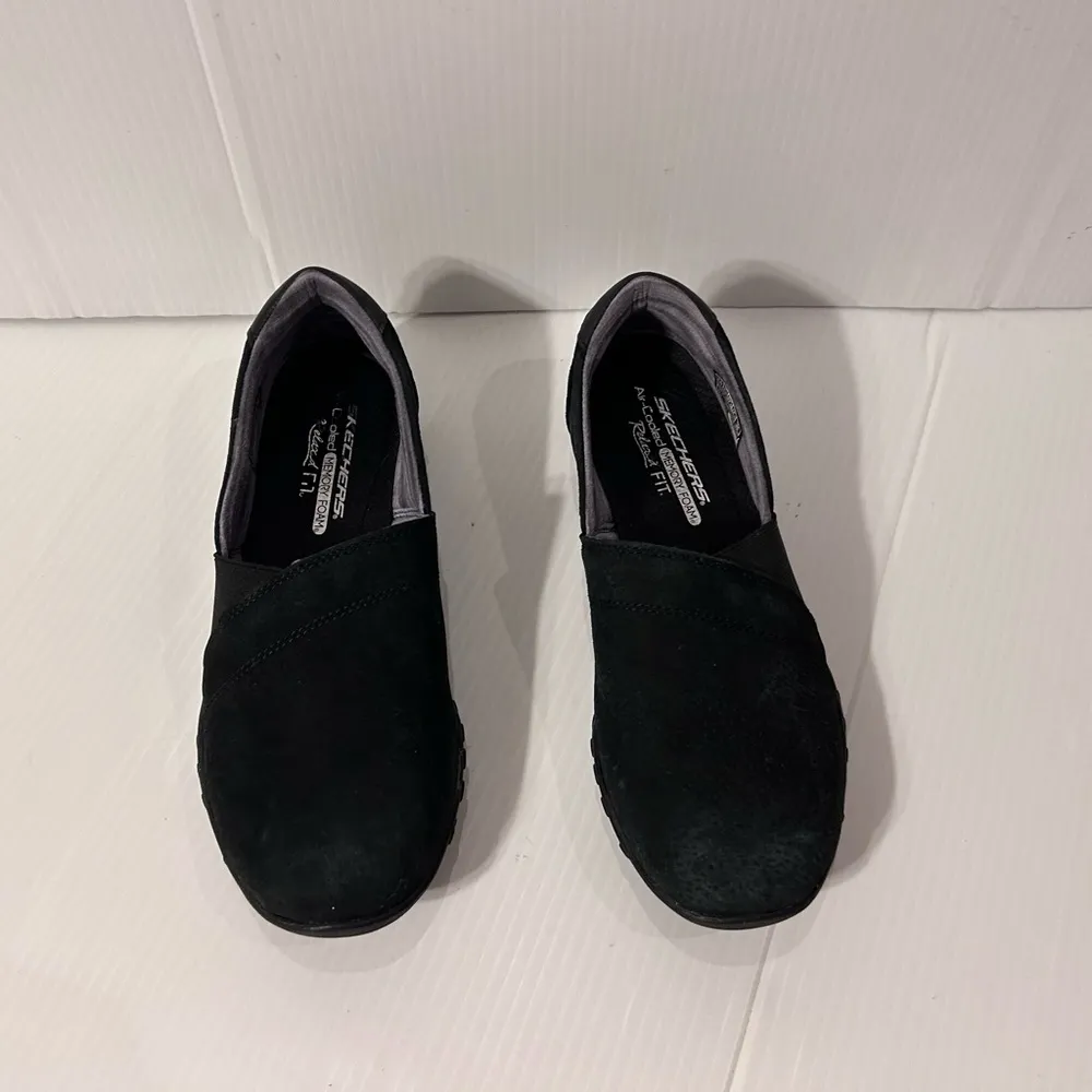 Skechers memory foam comfort suede slip on shoe size 7.5 - Image 3