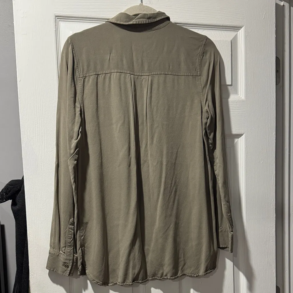 Old Navy Olive Green Button-Up Shirt - Image 4
