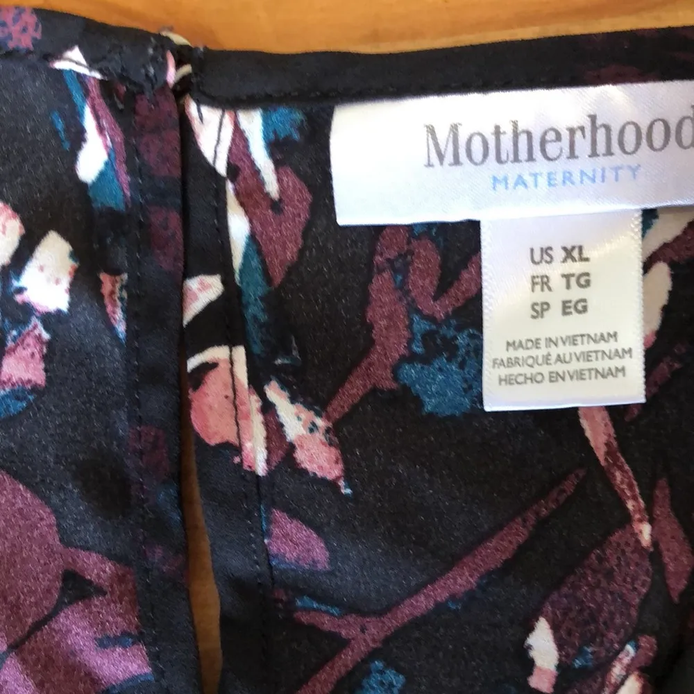 Maternity dress top XL Motherhood brand peekaboo shoulders Black Size undefined - Image 7