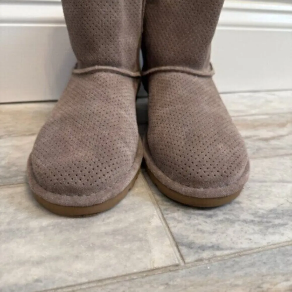 UGG women's size 6 Classic Mini Perf Winter Boots 1016852 Tan - Image 3