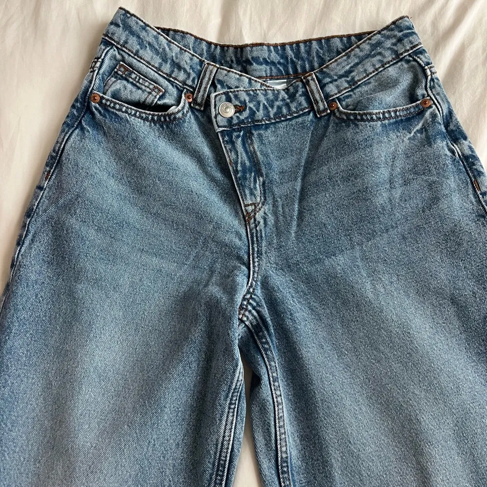 H&M DIVDED Criss Cross Straight Regular Jeans - Image 7