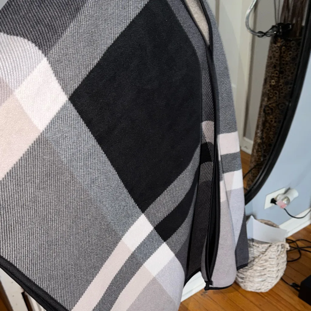 Ike Behar Black and Gray Patterned Poncho - Image 3