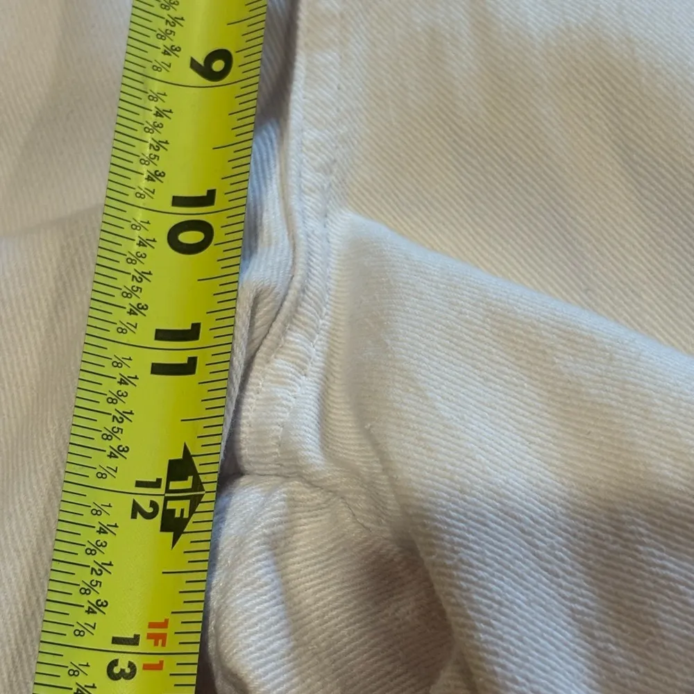 Calvin Klein women's 5-pocket white denim shorts, side slits "Omega" style sz 14 - Image 8