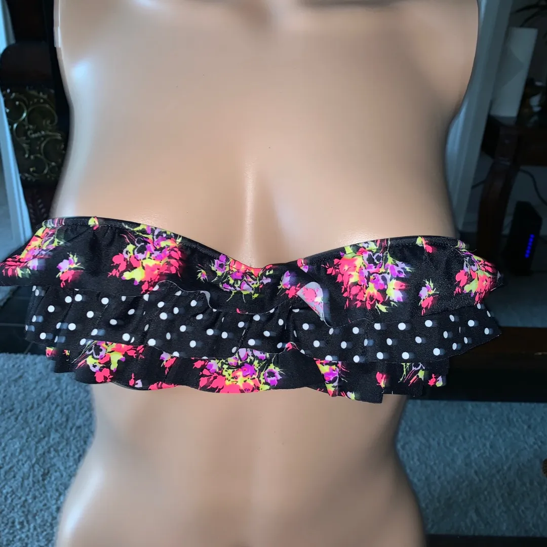 Victoria Secret Ruffle Strapless Bikini Top - Image 5