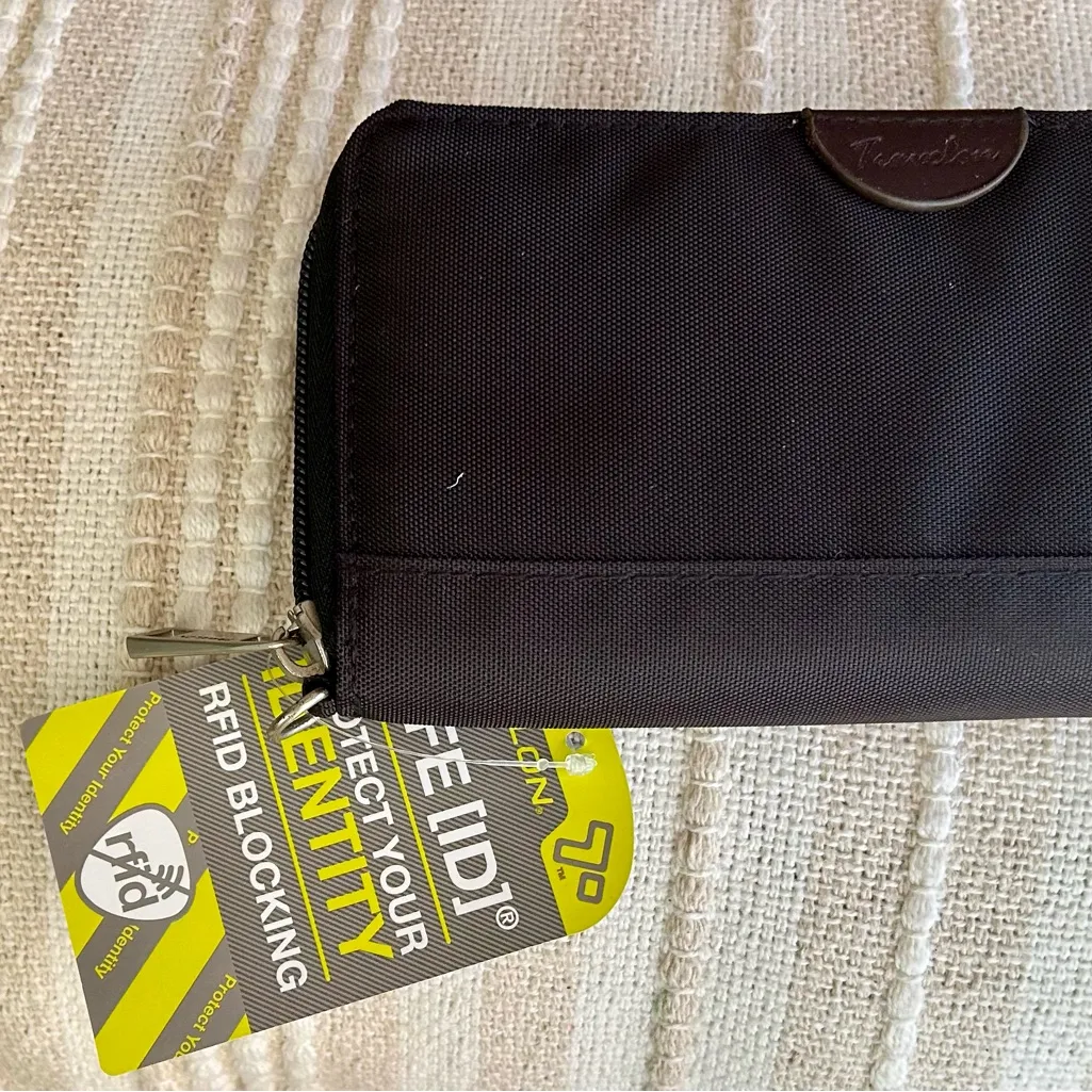 New In Box Travelon Safe ID Black Canvas RFID Blocking Pouch Wallet/Wristlet - Image 4