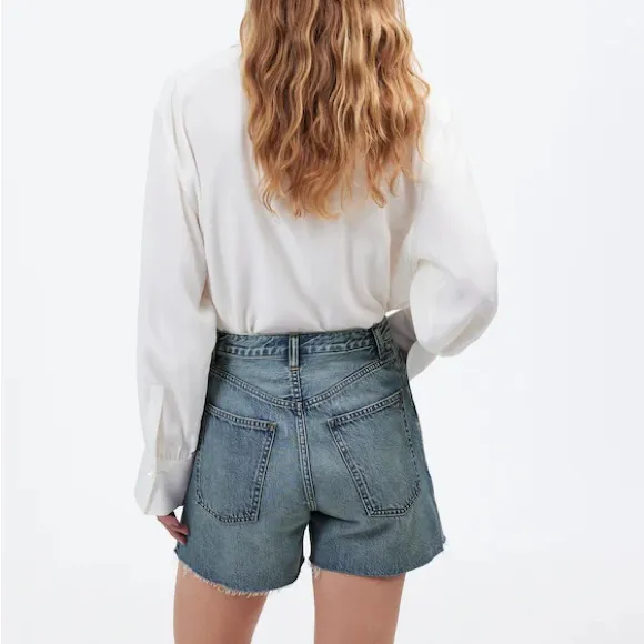Madewell Pleated Low-Slung Denim Shorts: Airy Edition
Billings Wash Size 25 - Image 3
