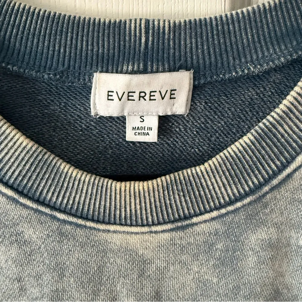 Evereve Jojo Acid Washed Sweatshirt—size small - Image 3
