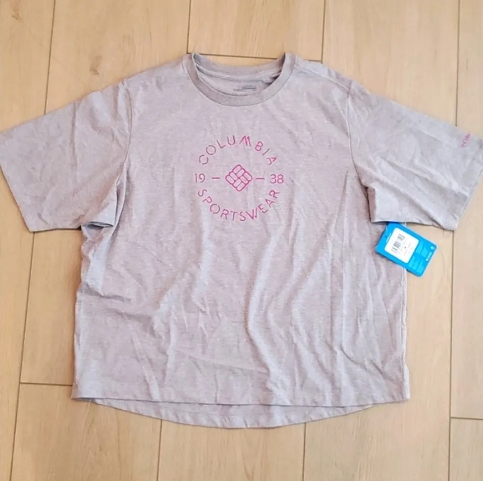 Columbia NWT! Women’s  Relaxed T-shirt - Image 3