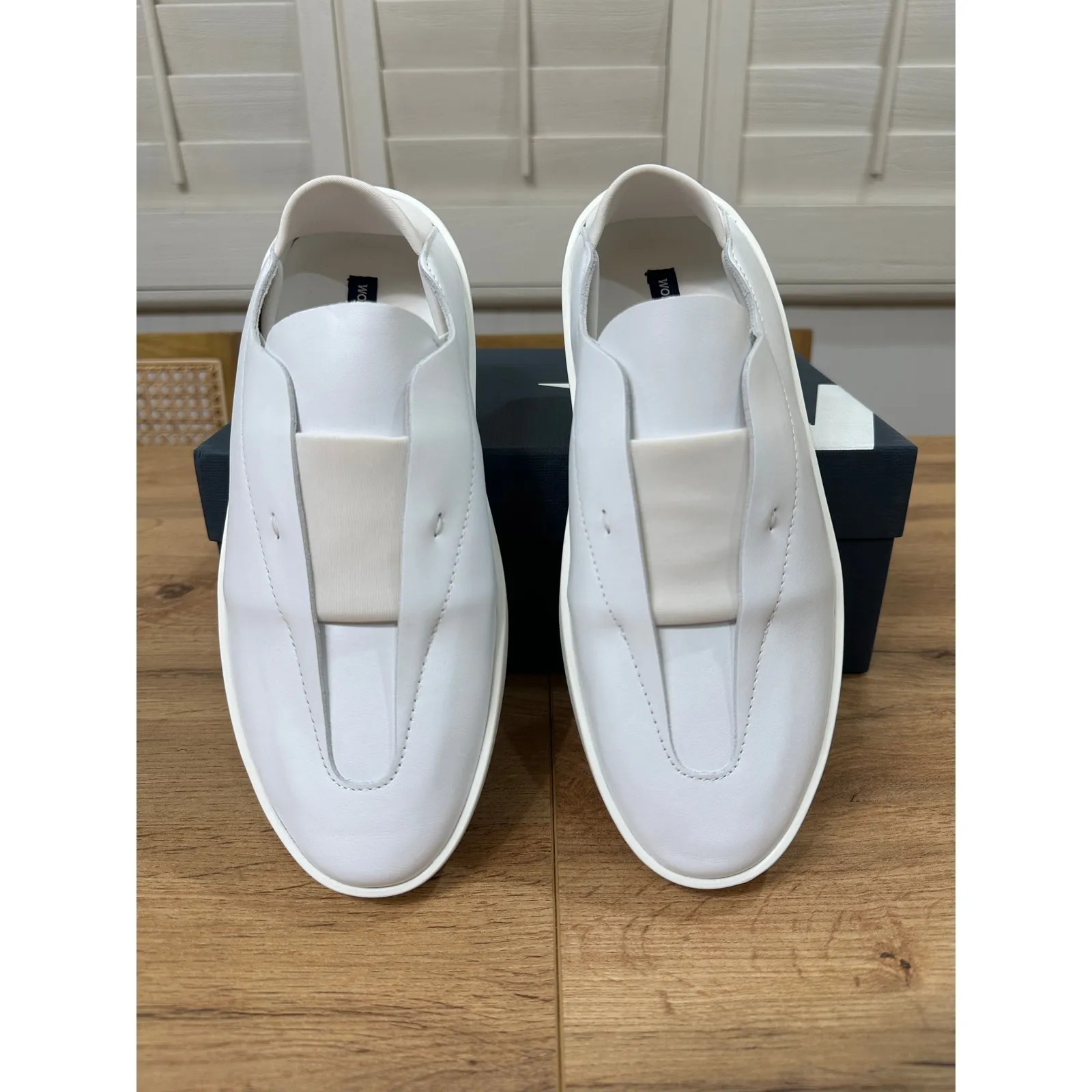 Wolf and Shepherd Women's Cruise Ace Slip - Image 6