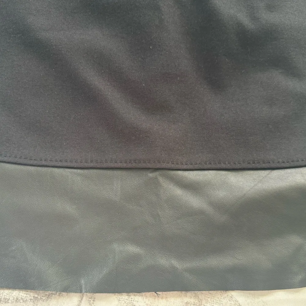 Sinclaire 10 black wool blend lamb l trim lined skirt, size 2 quiet luxury - Image 9