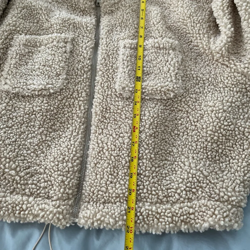 Never worn: Cropped Lulus M Sherpa zip up jacket - Image 12