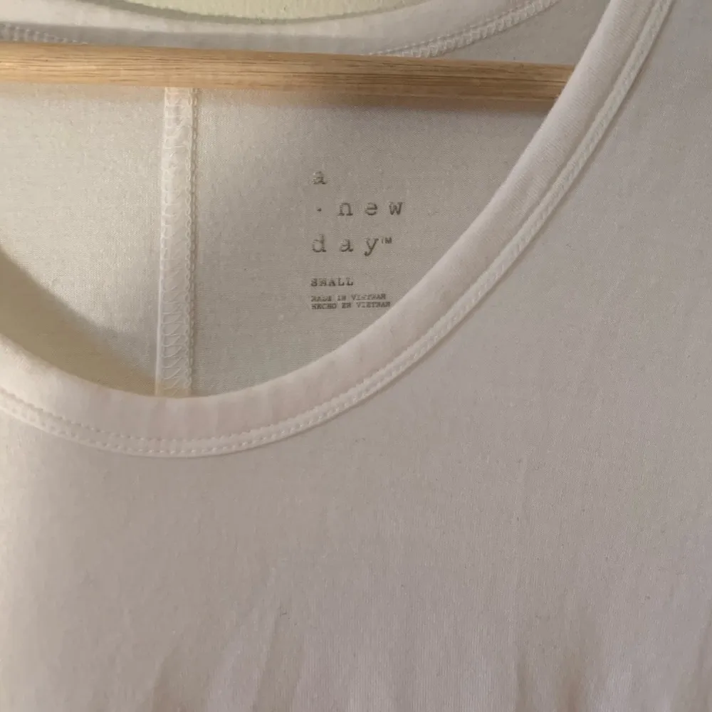 a new day off the market size small - Image 3