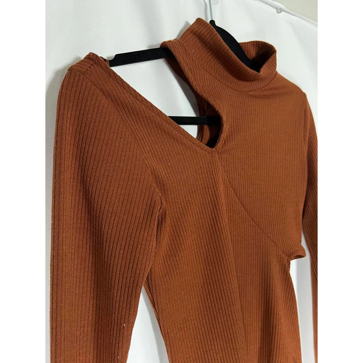 ASTR The Label Rust Cut Out Mock Neck Ribbed Bodysuit Size Small - Image 4