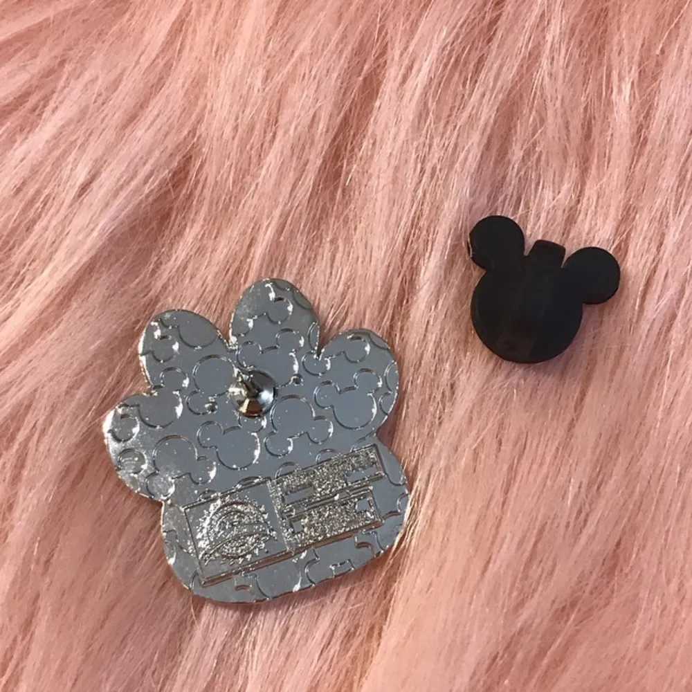 The Lion King Pumbaa Chaser Hidden Mickey Disney Pin - Image 2