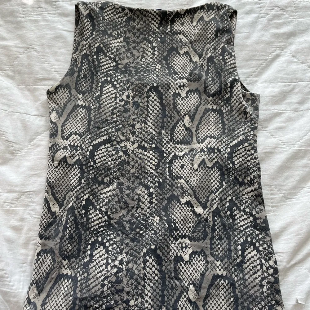 Never worn Zara gray snake skin print tank top - Image 4